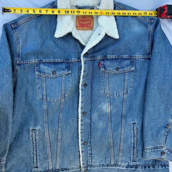 Levi's Classic Blue Denim Jacket with Sherpa Lining - Picture 6 of 7